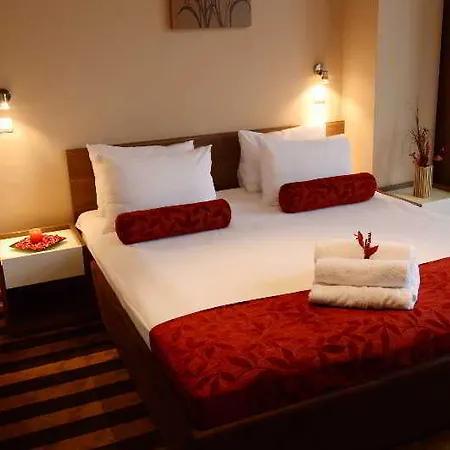Balkan Garni Hotel 3*