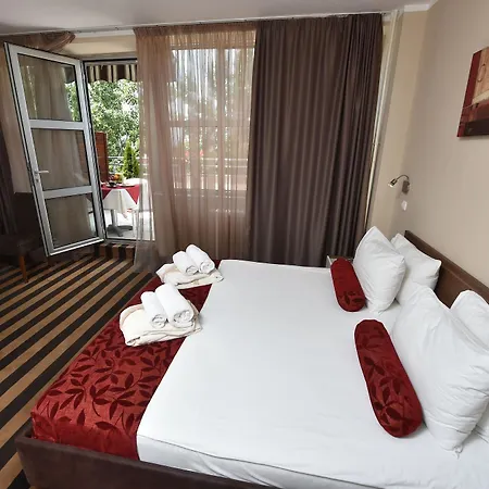 Balkan Garni Hotel 3*